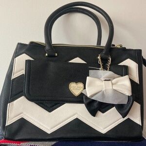 NWT Betsey Johnson Black & White Zig Zag Handbag